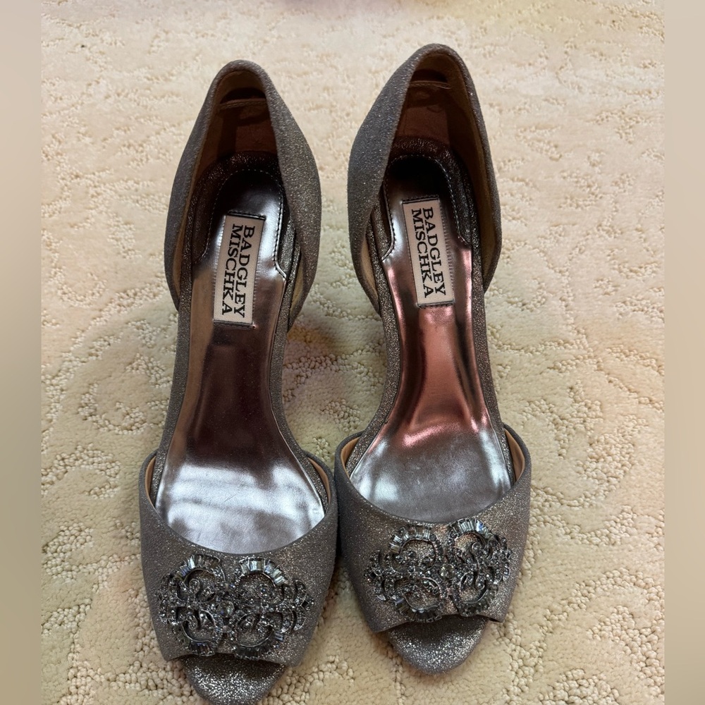 Size 7, Badgely Mishka, silver heel great condition as pictured